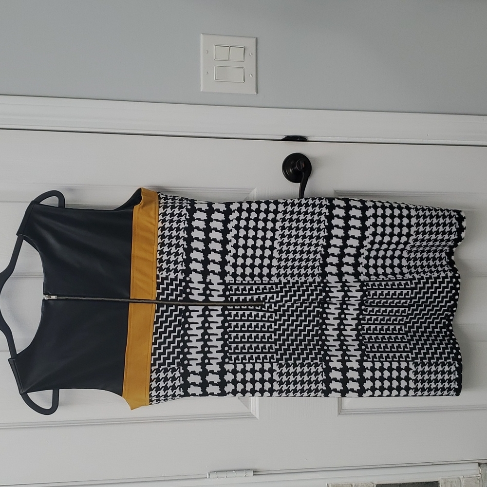 Patterned Dress - Picture 2 of 2